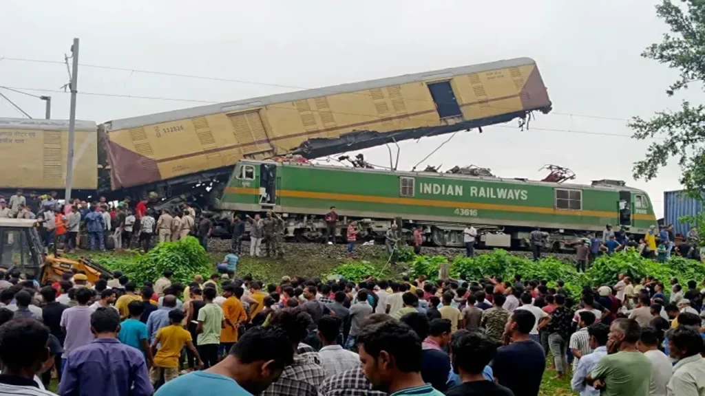 Tragedi Tabrakan Kereta Api di Benggala Barat Menewaskan 15 Orang