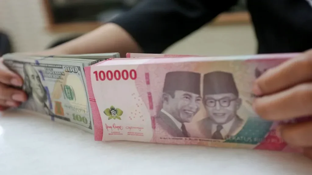 Perbedaan Proyeksi Nilai Tukar Rupiah dengan Dolar antara BI dan Pemerintah di Tahun 2025